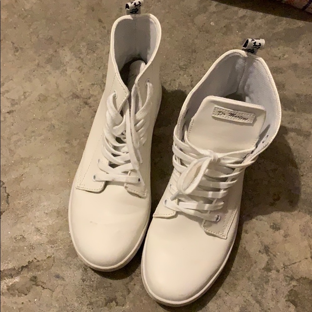 Dr. Marten’s classic boots US 7 white